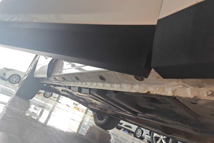 Used Wey P8 2018 2.0T Premium Edition Right Side Sill