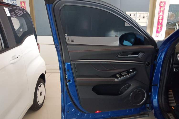 Used Wey VV5 2017 2.0T Ultra-Luxury Version Left Front Door Interior