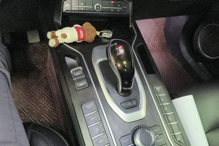 Used Wey VV5 2020 1.5T Two-Wheel Drive Smart Pioneer Gear Lever