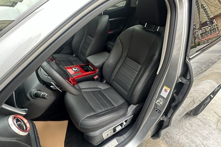 Used Wey VV5 2019 Upgraded Model 2.0T Two-Wheel Drive Ultra-Luxury Version China V Standard Interior 3