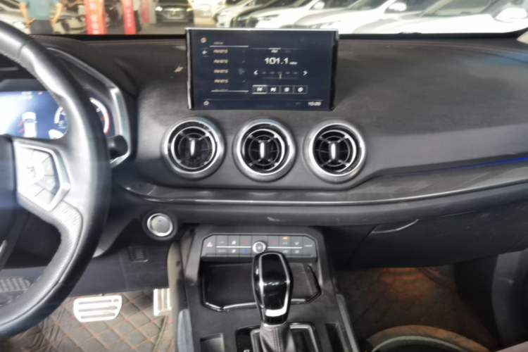 Used Wey VV5 2017 2.0T Flagship Edition Audio And AC Panel