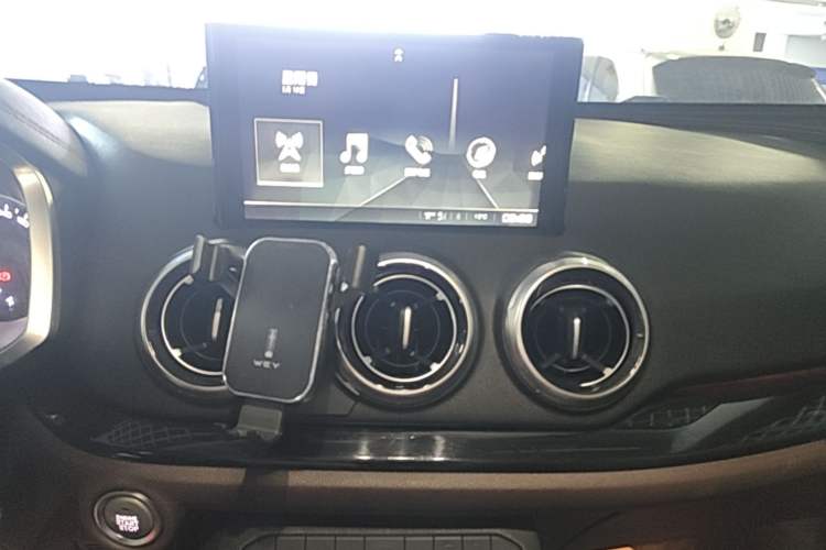 Used Wey VV5 2017 2.0T Ultra-Luxury Version Audio And AC Panel