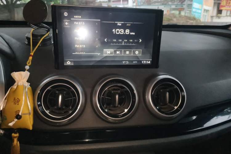 Used Wey VV5 2017 2.0T Ultra-Luxury Version Audio And AC Panel