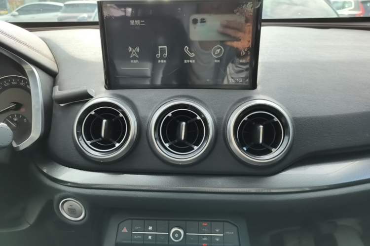 Used Wey VV5 2017 2.0T Ultra-Luxury Version Audio And AC Panel