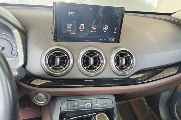 Used Wey VV5 2017 2.0T Ultra-Luxury Version Audio And AC Panel