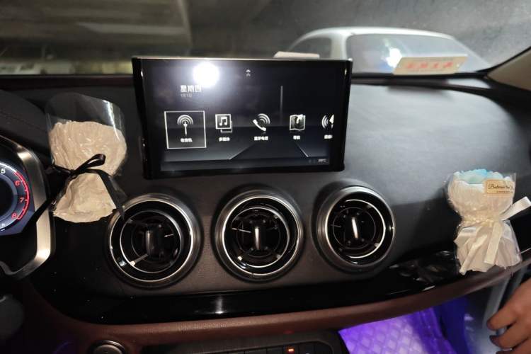 Used Wey VV5 2017 2.0T Flagship Edition Audio And AC Panel