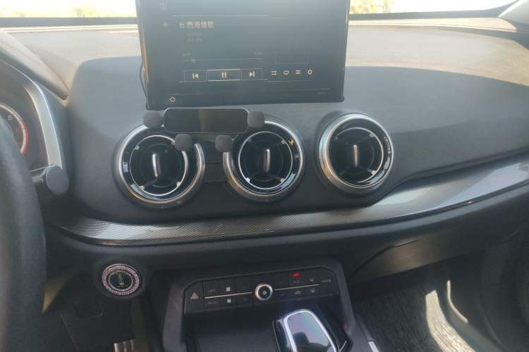 Used Wey VV5 2017 2.0T Flagship Edition Audio And AC Panel