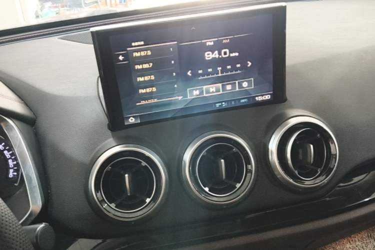 Used Wey VV5 2017 2.0T Ultra-Luxury Version Audio And AC Panel