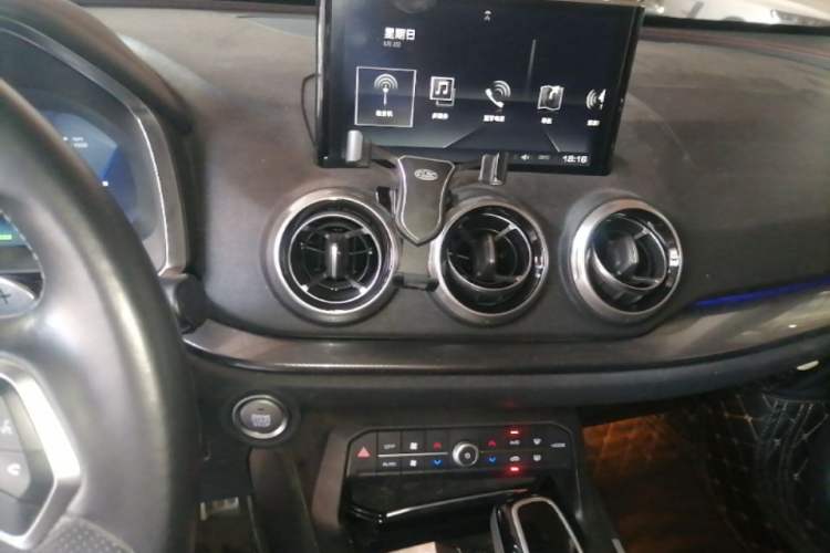 Used Wey VV5 2017 2.0T Flagship Edition Audio And AC Panel
