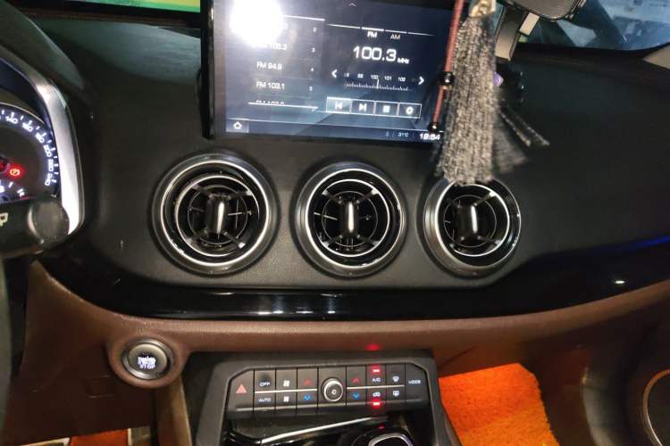 Used Wey VV5 2017 2.0T Ultra-Luxury Version Audio And AC Panel