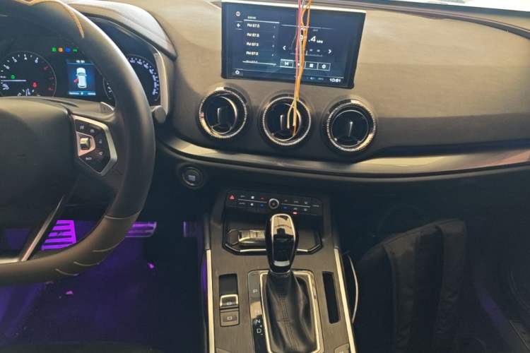Used Wey VV5 2017 2.0T Ultra-Luxury Version Audio And AC Panel
