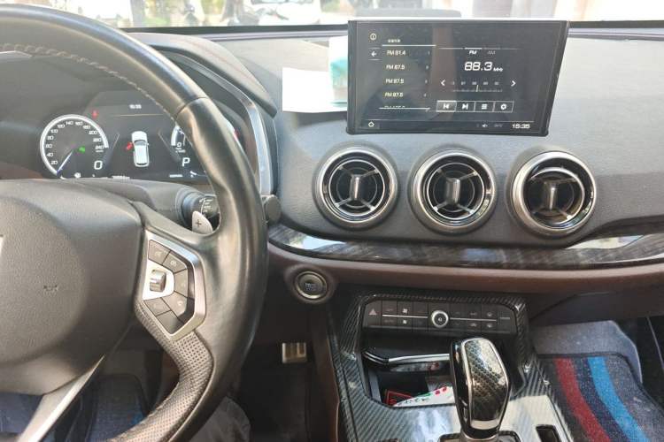 Used Wey VV5 2017 2.0T Flagship Edition Audio And AC Panel