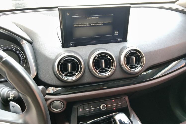 Used Wey VV5 2017 2.0T Ultra-Luxury Version Audio And AC Panel