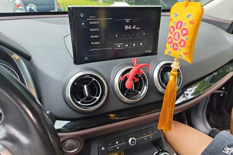 Used Wey VV5 2017 2.0T Ultra-Luxury Version Audio And AC Panel