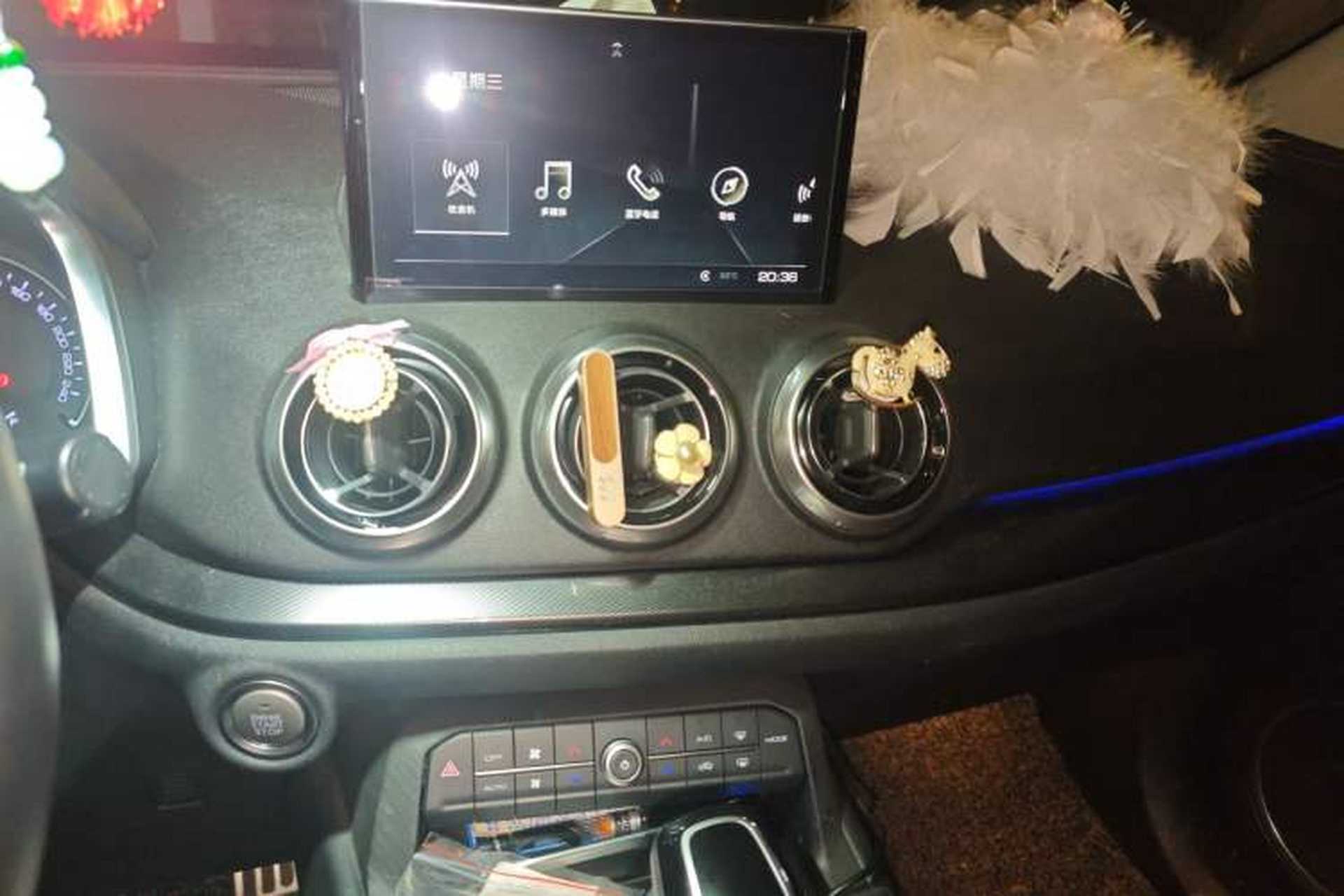 Used Wey VV5 2017 2.0T Ultra-Luxury Version Audio And AC Panel