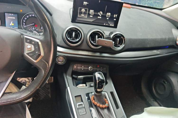Used Wey VV5 2017 2.0T Ultra-Luxury Version Audio And AC Panel