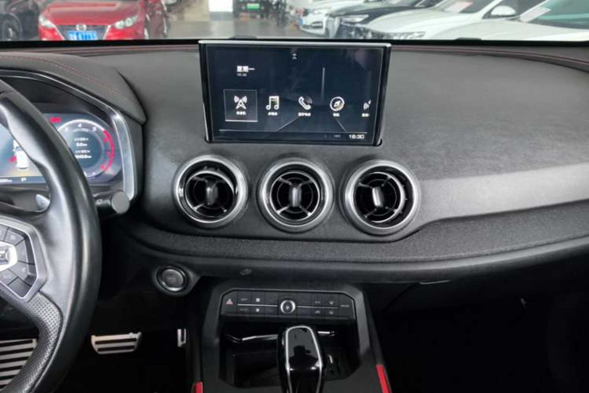 Used Wey VV5 2017 2.0T Flagship Edition Audio And AC Panel