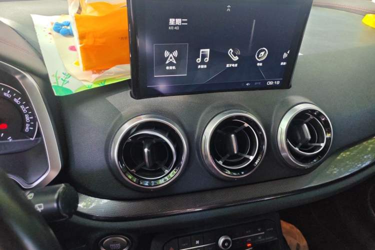 Used Wey VV5 2017 2.0T Ultra-Luxury Version Audio And AC Panel