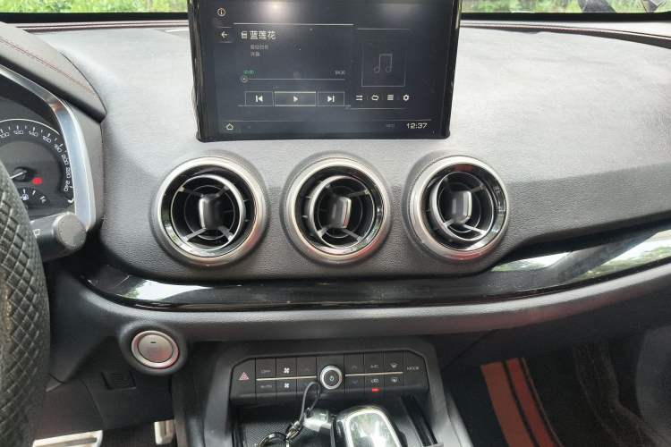 Used Wey VV5 2017 2.0T Ultra-Luxury Version Audio And AC Panel