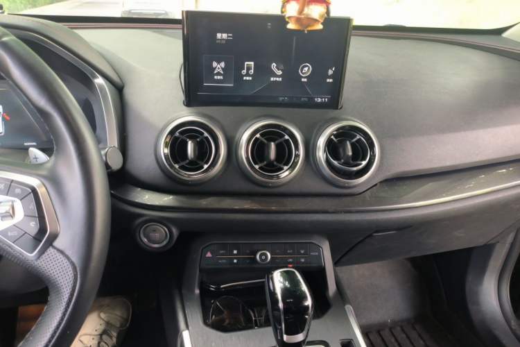 Used Wey VV5 2017 2.0T Flagship Edition Audio And AC Panel