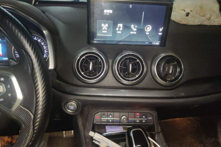 Used Wey VV5 2017 2.0T Ultra-Luxury Version Audio And AC Panel