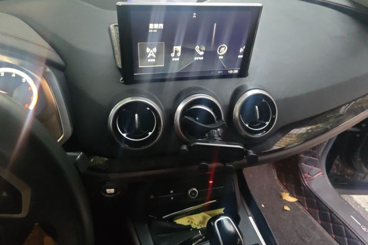 Used Wey VV5 2017 2.0T Flagship Edition Audio And AC Panel
