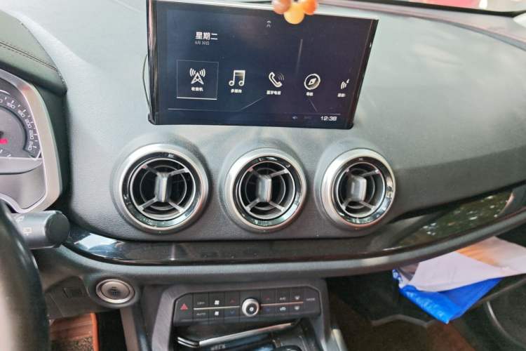 Used Wey VV5 2017 2.0T Ultra-Luxury Version Audio And AC Panel
