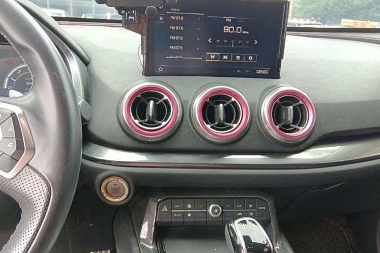 Used Wey VV5 2017 2.0T Flagship Edition Audio And AC Panel