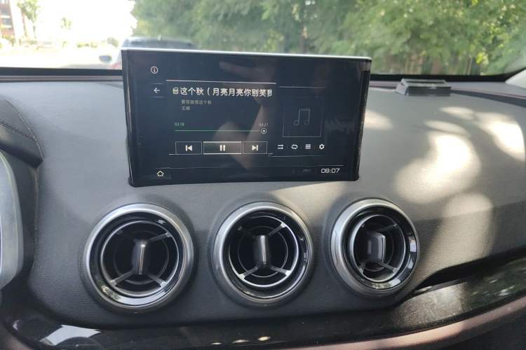 Used Wey VV5 2017 2.0T Ultra-Luxury Version Audio And AC Panel