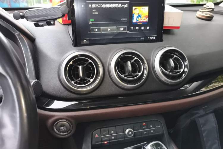 Used Wey VV5 2017 2.0T Flagship Edition Audio And AC Panel