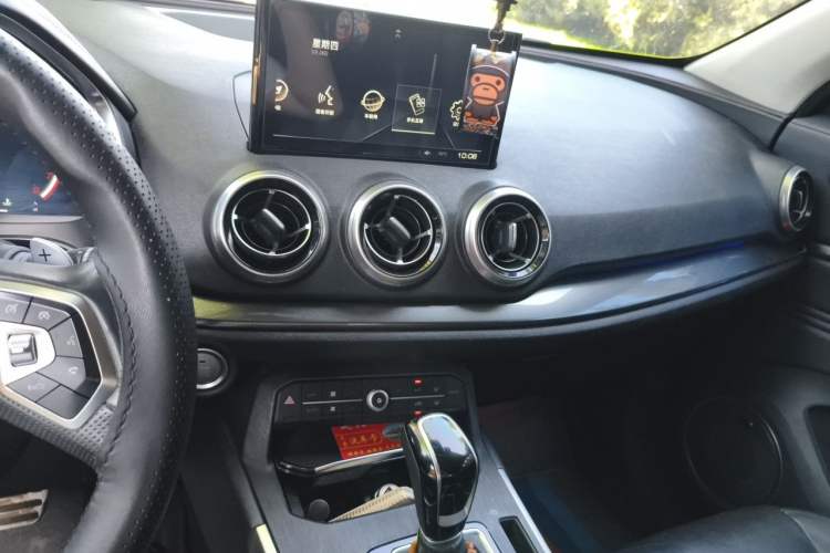 Used Wey VV5 2017 2.0T Flagship Edition Audio And AC Panel