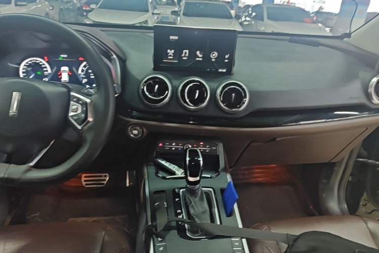 Used Wey VV5 2017 2.0T Flagship Edition Audio And AC Panel
