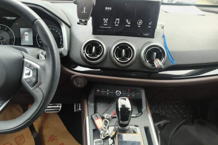 Used Wey VV5 2017 2.0T Ultra-Luxury Version Audio And AC Panel