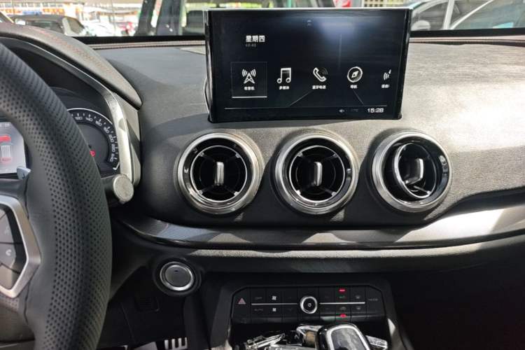 Used Wey VV5 2017 2.0T Ultra-Luxury Version Audio And AC Panel