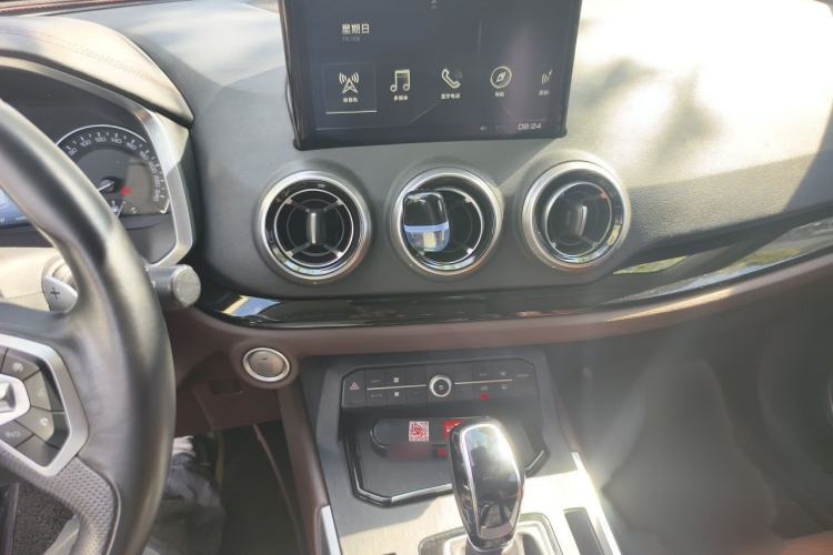 Used Wey VV5 2017 2.0T Ultra-Luxury Version Audio And AC Panel