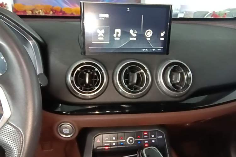 Used Wey VV5 2017 2.0T Flagship Edition Audio And AC Panel