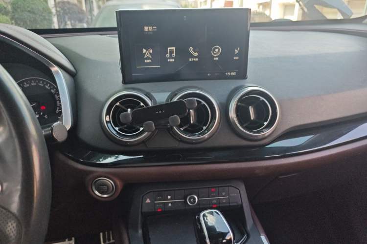 Used Wey VV5 2017 2.0T Ultra-Luxury Version Audio And AC Panel