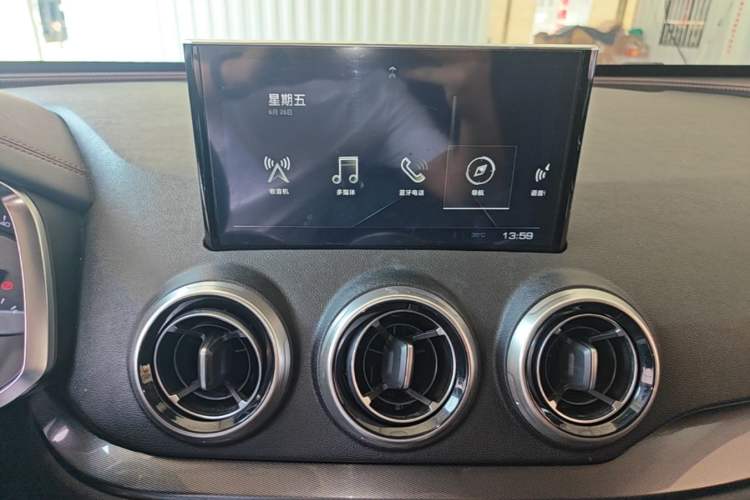 Used Wey VV5 2017 2.0T Ultra-Luxury Version Audio And AC Panel