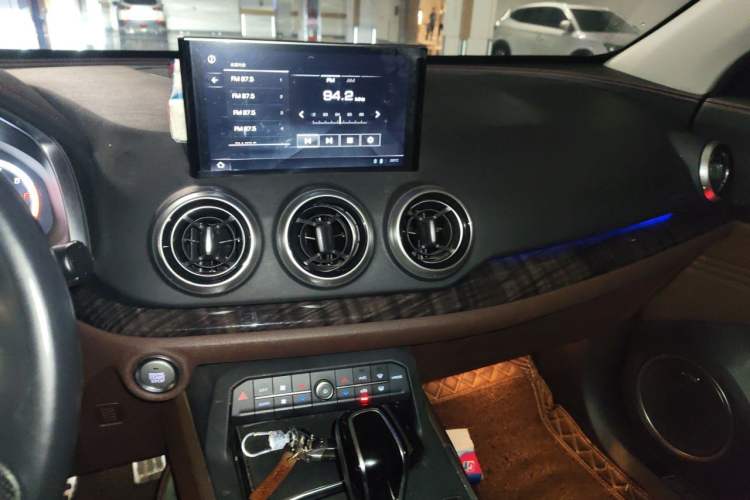 Used Wey VV5 2017 2.0T Ultra-Luxury Version Audio And AC Panel