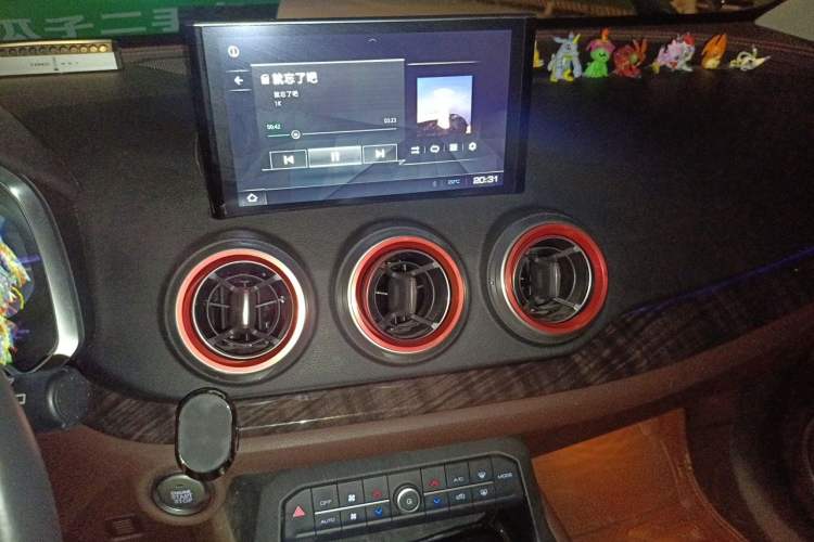 Used Wey VV5 2017 2.0T Flagship Edition Audio And AC Panel