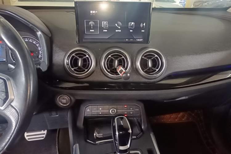 Used Wey VV5 2017 2.0T Ultra-Luxury Version Audio And AC Panel