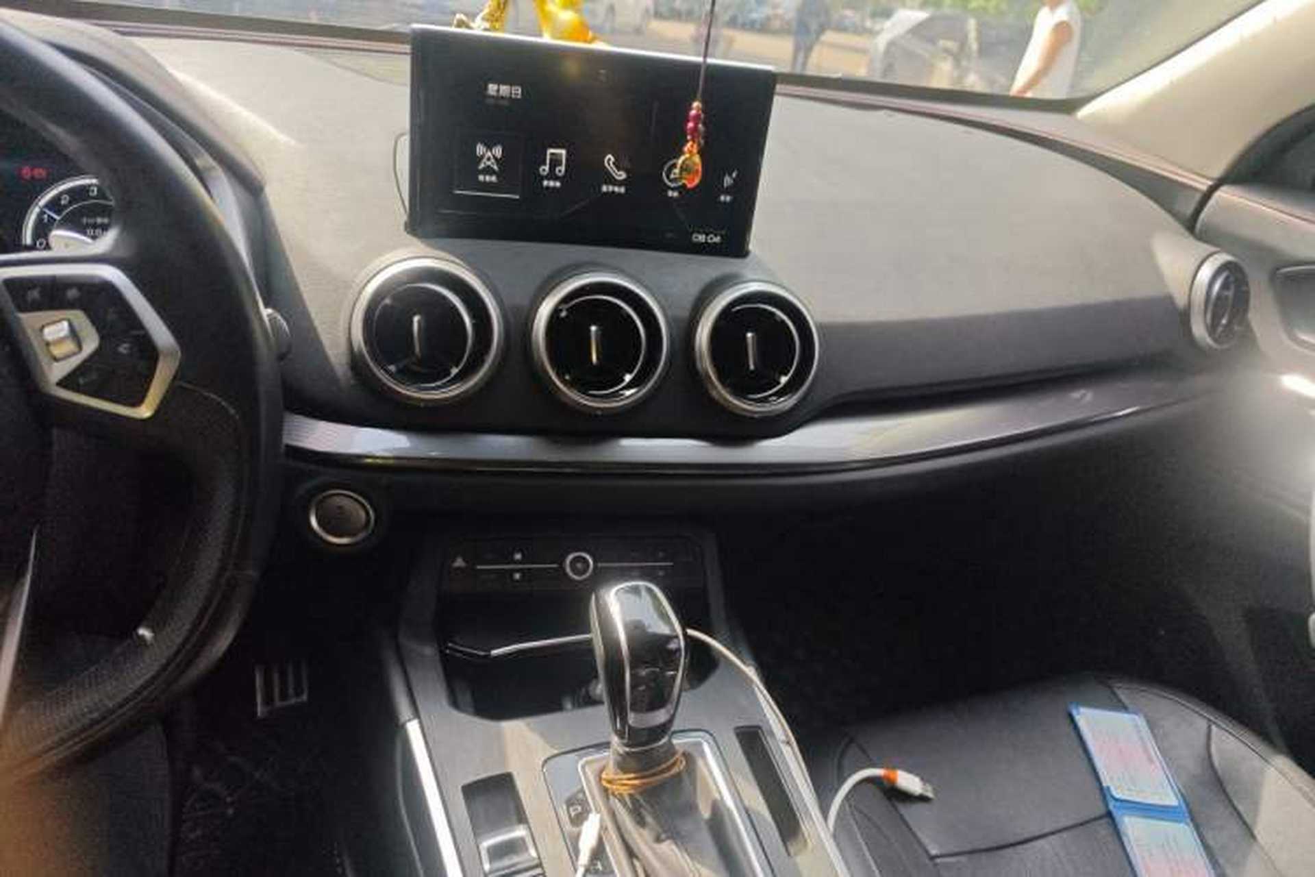 Used Wey VV5 2017 2.0T Flagship Edition Audio And AC Panel