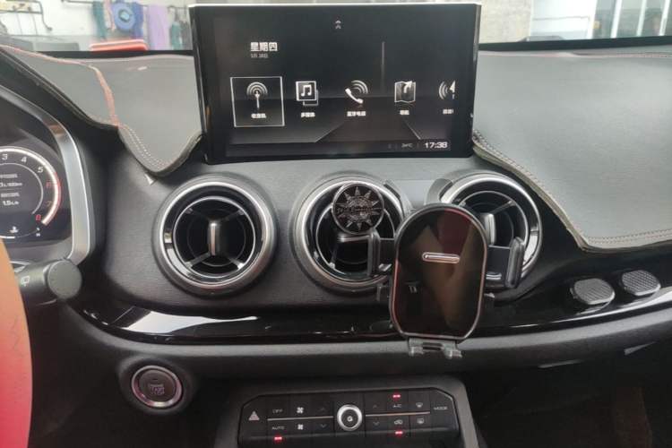 Used Wey VV5 2017 2.0T Flagship Edition Audio And AC Panel