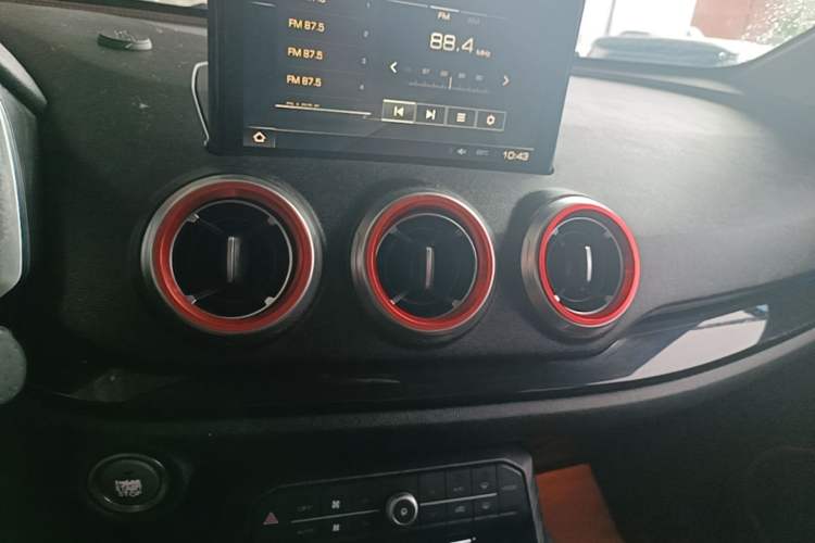 Used Wey VV5 2017 2.0T Ultra-Luxury Version Audio And AC Panel
