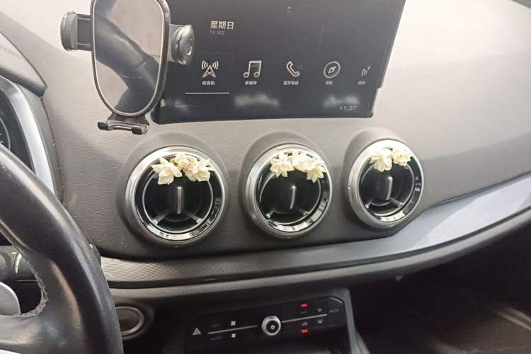 Used Wey VV5 2017 2.0T Ultra-Luxury Version Audio And AC Panel