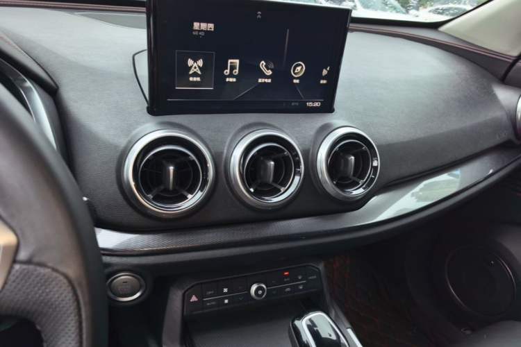 Used Wey VV5 2017 2.0T Ultra-Luxury Version Audio And AC Panel