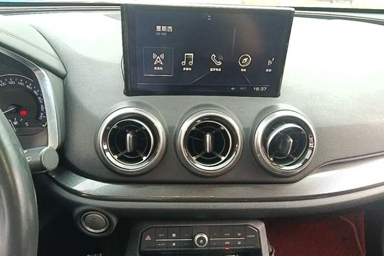 Used Wey VV5 2017 2.0T Ultra-Luxury Version Audio And AC Panel