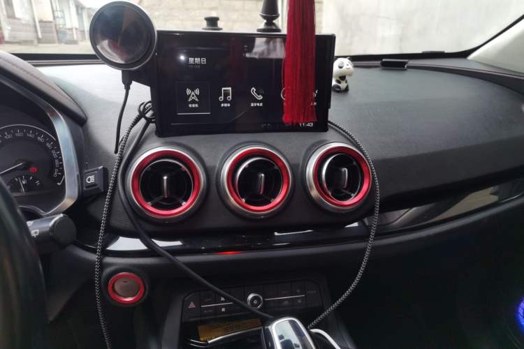 Used Wey VV5 2017 2.0T Ultra-Luxury Version Audio And AC Panel