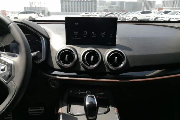 Used Wey VV5 2017 2.0T Ultra-Luxury Version Audio And AC Panel