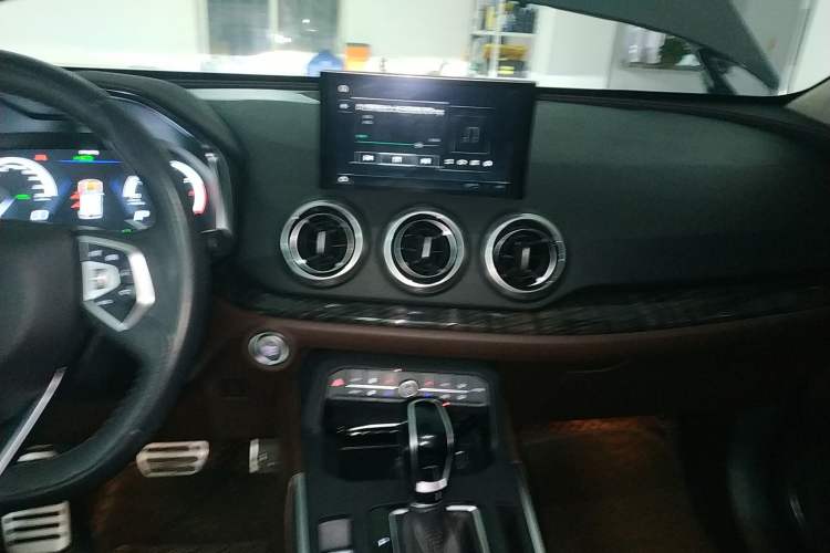 Used Wey VV5 2017 2.0T Flagship Edition Audio And AC Panel